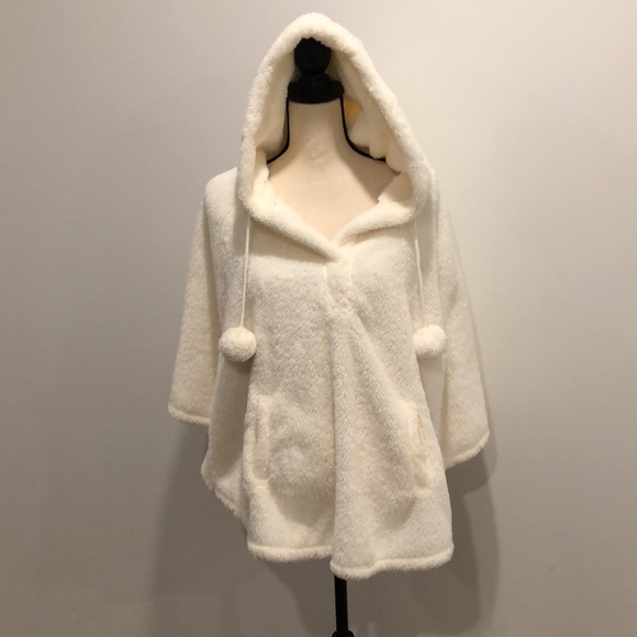 Charlie Paige white faux fur cape jacket pockets and hood M/L - Picture 9 of 9